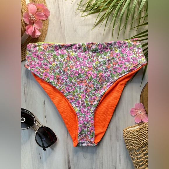 RARE Maaji 🌺 Reversible Suzy V High Rise Floral Bottoms 🐠🏄🏼‍♀️☀️ - Picture 5 of 9